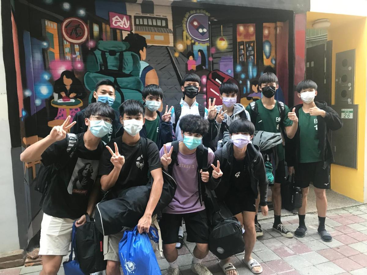 Hostel Mydeer Backpacker Tainan Exterior foto