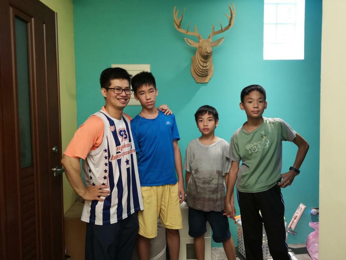 Hostel Mydeer Backpacker Tainan Exterior foto